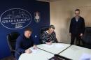 Potpisani ugovori o dodjeli plastenika u sklopu „ Programa za... Potpisani ugovori o dodjeli plastenika u sklopu „ Programa za...